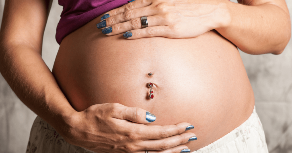 Bauchnabelpiercing für die Schwangerschaft Baby Füßchen mit Kristall KLAR 