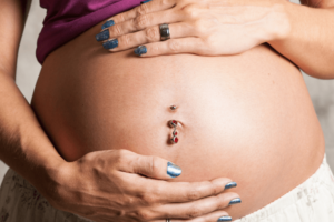 Bauchnabelpiercing in der Schwangerschaft