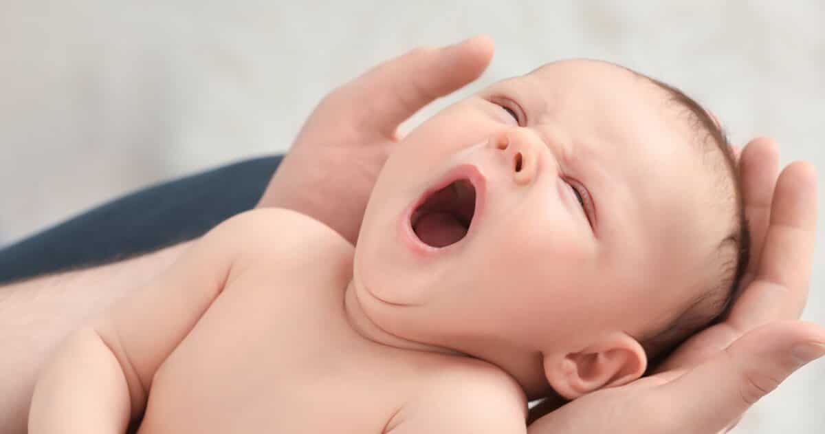 Große augen unterschiedlich baby Warum Haben