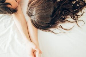 Sex nach der Geburt: Paar wird das erste Mal nach der Schwangerschaft intim