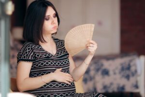 shutterstock 1735853198 Web - Hitzewallungen in der Schwangerschaft: Unsere 8 besten Tipps