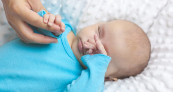 Abendroutine: Baby schläft ein beim Einschlafritual