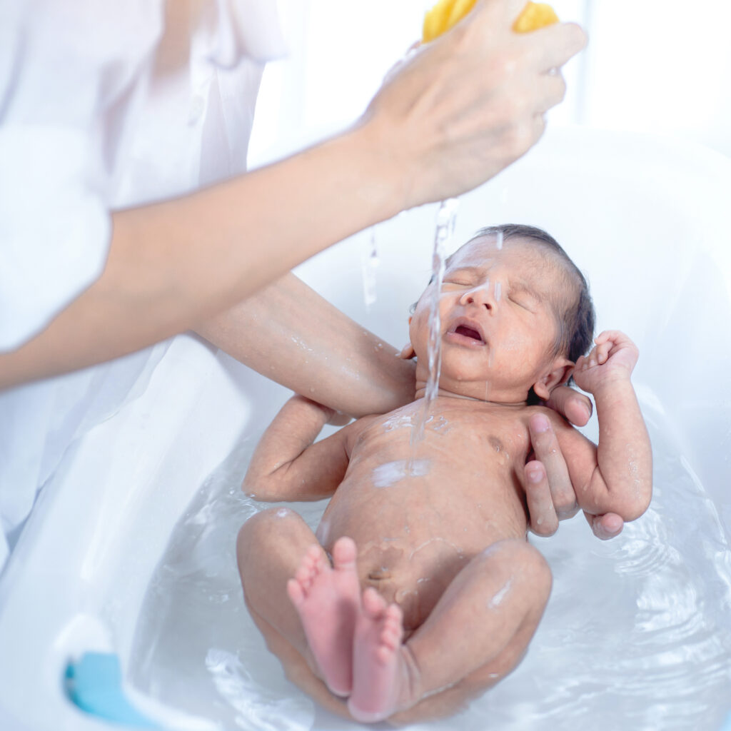 baby baden griff 600x600 1 - Baby baden: wie oft, ab wann und womit? Die besten Tipps