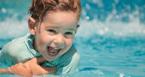 27 Monate Kleinkind Entwicklung - Dein Kleinkind mit 27 Monaten: Verkleiden, Schwimmen und über sich hinaus wachsen!