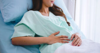 Blähungen nach Kaiserschnitt: Was hilft?