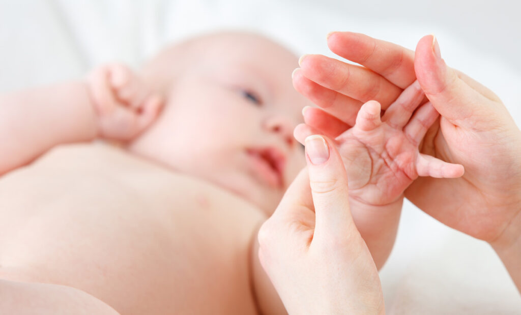 Handinnenflaeche - Babymassage: Anleitung und Tipps für zu Hause