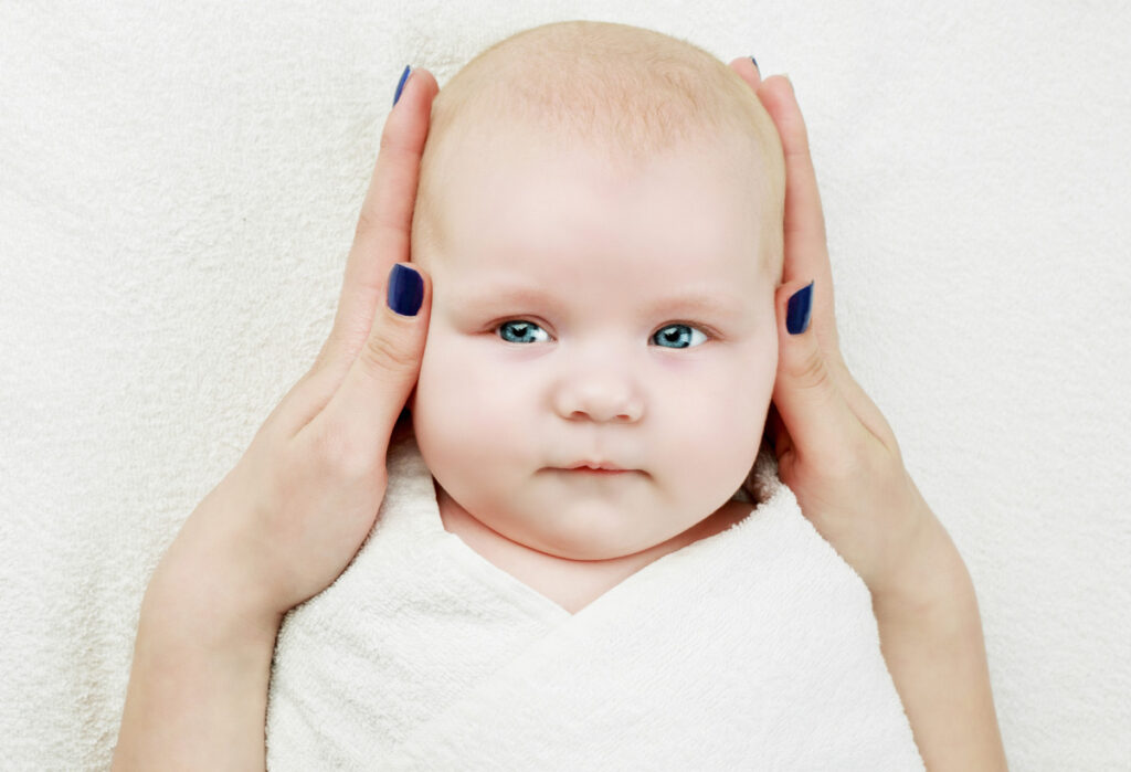 Kopfmassage - Babymassage: Anleitung und Tipps für zu Hause