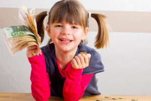 Kindergeld anlegen: Mit dem Geld vom Staat zu über 110.000 Euro!