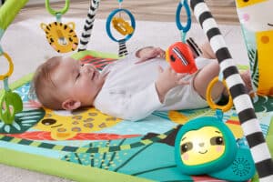 Diese Spielzeuge fördern die Kompetenzen deines Babys