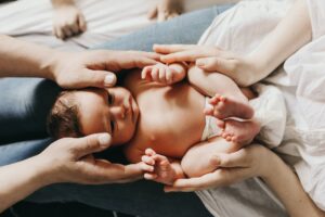 Familienstartzeit - Familienstartzeit: Dieses Gesetz soll Eltern nach der Geburt entlasten