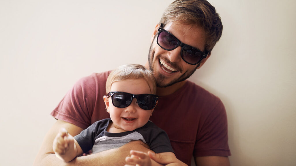 Wann Babys eine Sonnenbrille brauchen