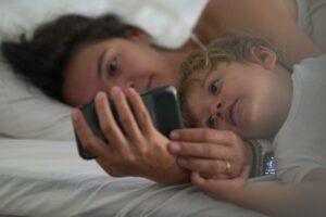 Schaden Eltern ihren Kindern mit der Nutzung digitaler Medien 2 - Schaden Eltern ihren Kindern mit der Nutzung digitaler Medien?