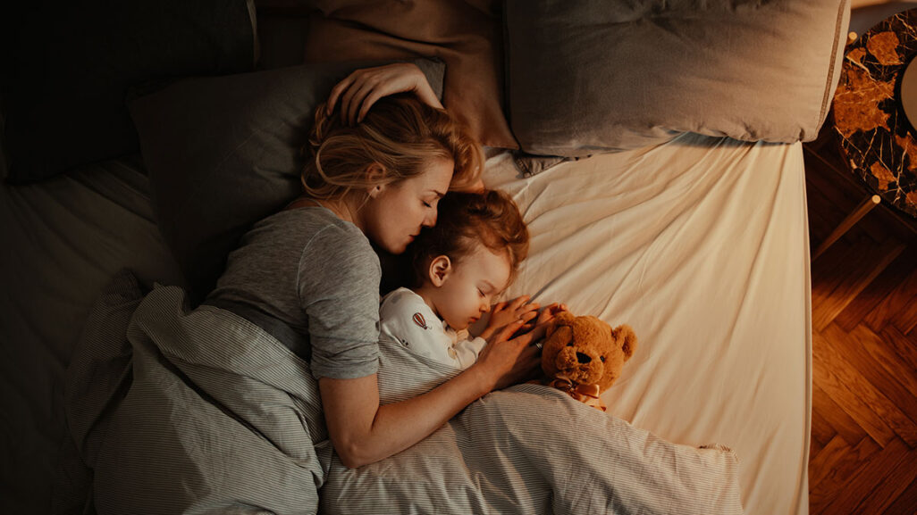 Wie lange sollten Kinder im Elternbett schlafen dürfen?