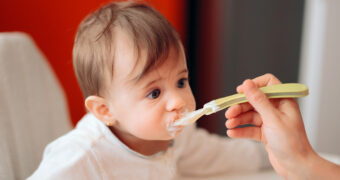 ab wann joghurt baby - Ab wann darf ein Baby Joghurt essen?