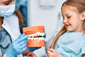 Kind bei einer Zahnärztin
