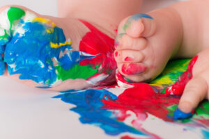 Kleine Künstler: Freies Malen mit Baby in 5 Schritten