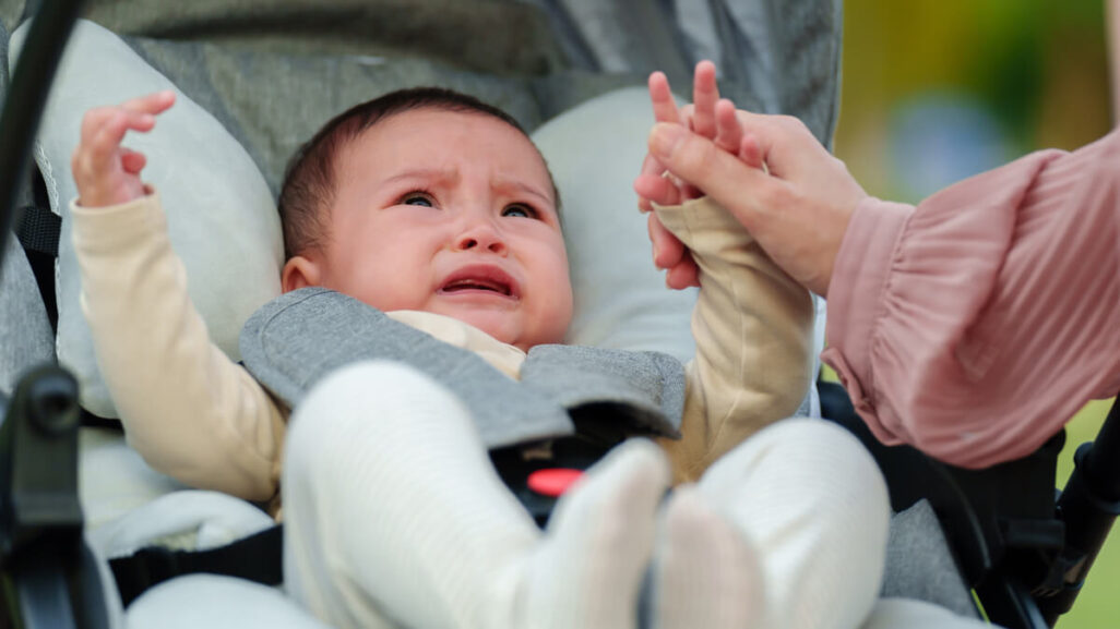 Elternschaft und Grenzen: Was tun, wenn Fremde das Baby berühren?