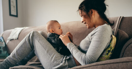 Die Macht der Körpersprache zwischen Eltern und Baby